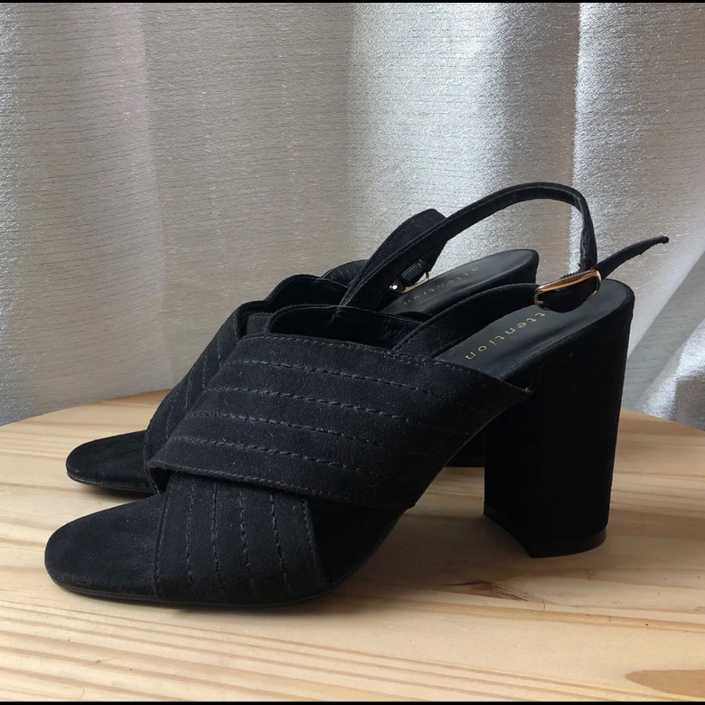 Chic Black Slingback Heels